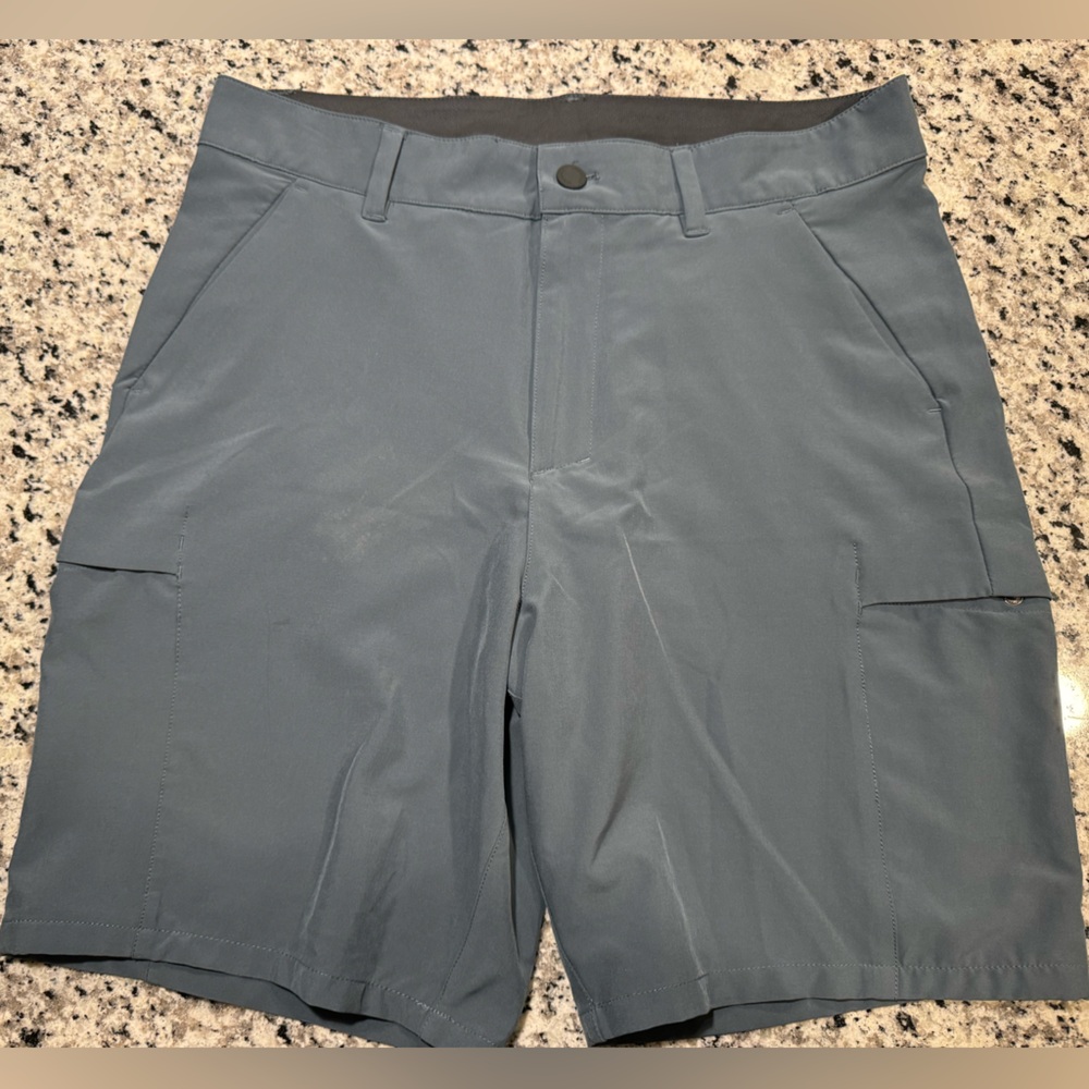 gray athletic men’s shorts